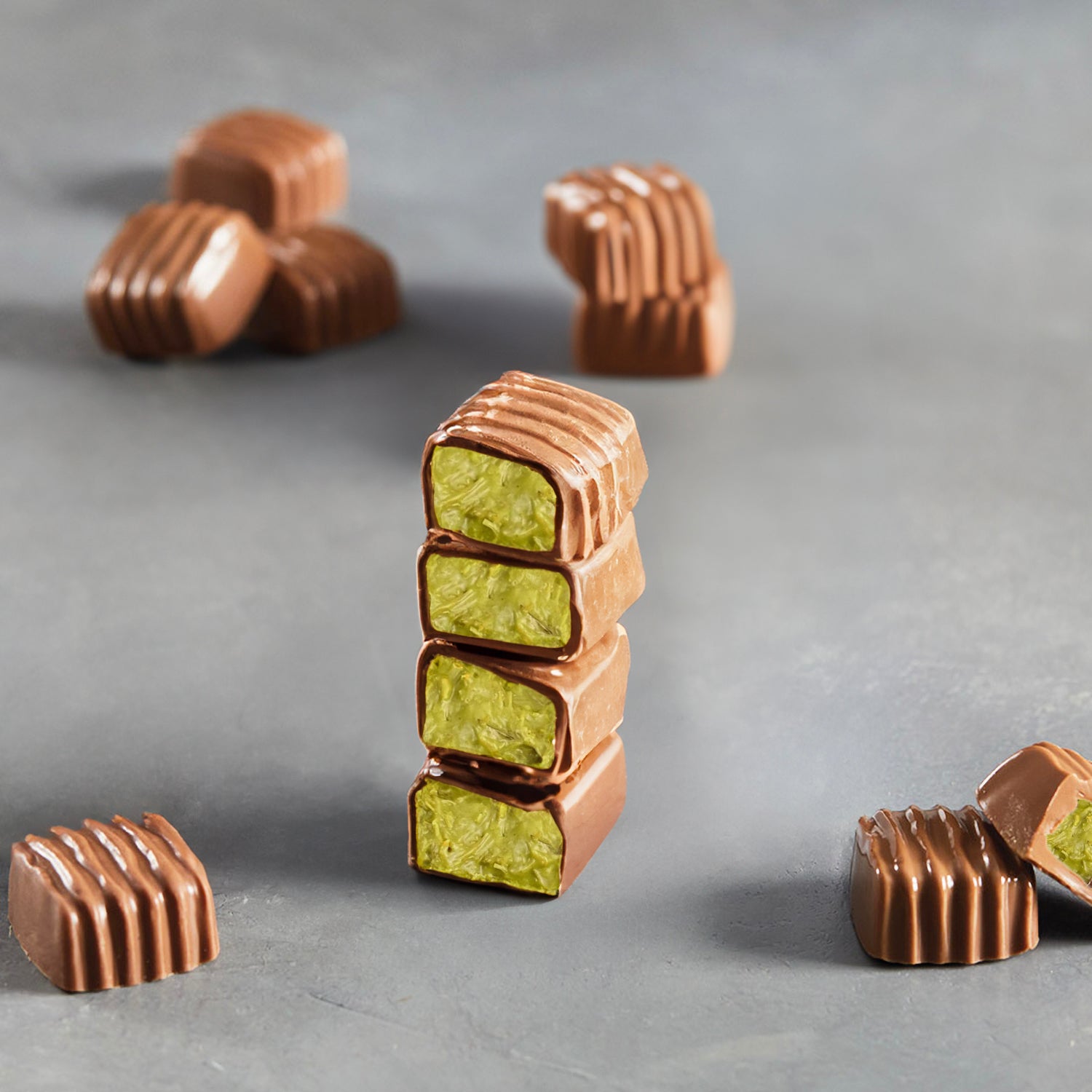 Dubai Chocolate Bar Pistache Knafeh Mini Bites - Lyxig, fyllig mjölkchoklad, elegant inslagen och färsk, premiumfyllning med pistagekräm och Kataifi (0,85 oz, 5 st) 